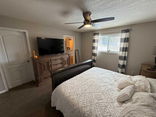 110 Parker Place, Hinton, AB - Indoor Photo Showing Bedroom