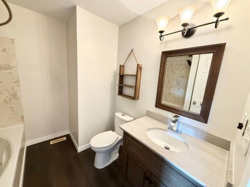 106 Reimer Drive, Hinton, AB - Indoor Photo Showing Bathroom