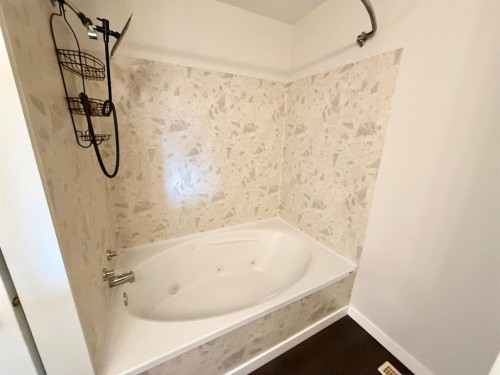 106 Reimer Drive, Hinton, AB - Indoor Photo Showing Bathroom
