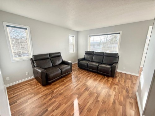 106 Reimer Drive, Hinton, AB - Indoor Photo Showing Living Room