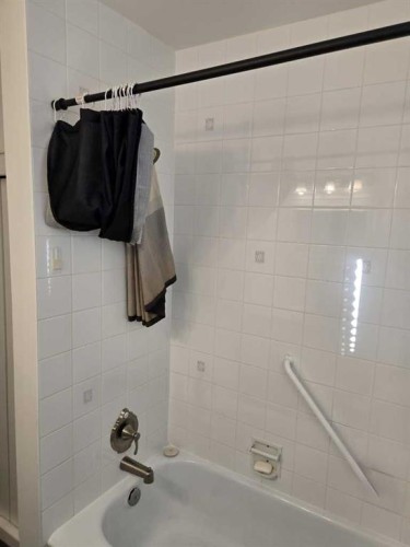 101 Simpson Street, Hinton, AB - Indoor Photo Showing Bathroom