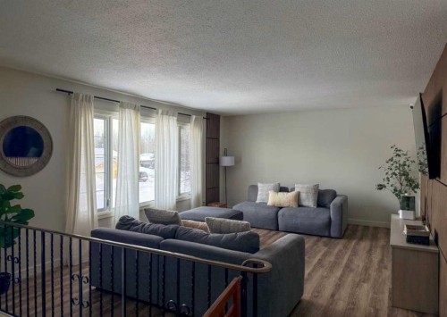 809 8 Street, Fox Creek, AB - Indoor Photo Showing Living Room