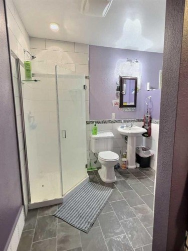 13 Aspen Crescent, Jasper, AB - Indoor Photo Showing Bathroom