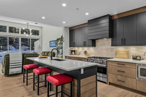 283C Three Sisters Drive, Canmore, AB - Indoor Photo Showing Kitchen With Upgraded Kitchen