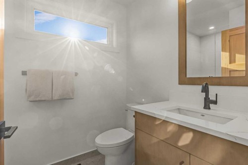 283C Three Sisters Drive, Canmore, AB - Indoor Photo Showing Bathroom