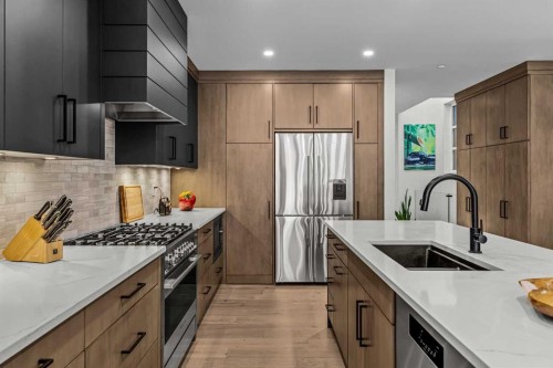 283C Three Sisters Drive, Canmore, AB - Indoor Photo Showing Kitchen With Upgraded Kitchen