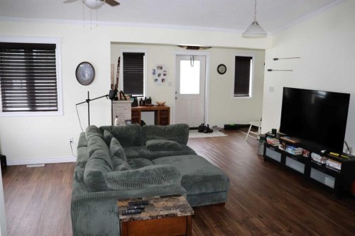 54019C Range Road 165, Rural Yellowhead County, AB - Indoor Photo Showing Living Room