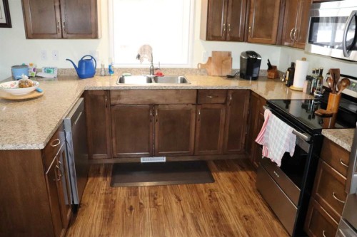 54019C Range Road 165, Rural Yellowhead County, AB - Indoor Photo Showing Kitchen With Double Sink