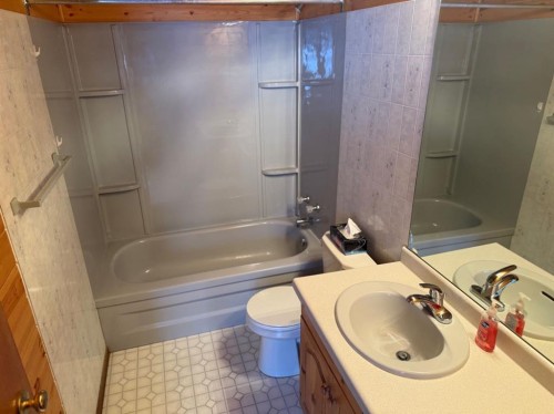 34 Ella Mae Crescent, Whispering Hills, AB - Indoor Photo Showing Bathroom