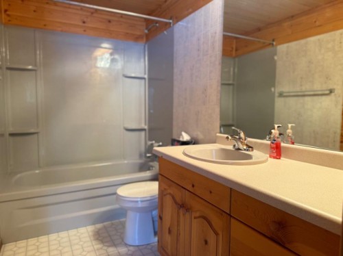 34 Ella Mae Crescent, Whispering Hills, AB - Indoor Photo Showing Bathroom