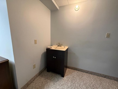 34 Ella Mae Crescent, Whispering Hills, AB - Indoor Photo Showing Other Room