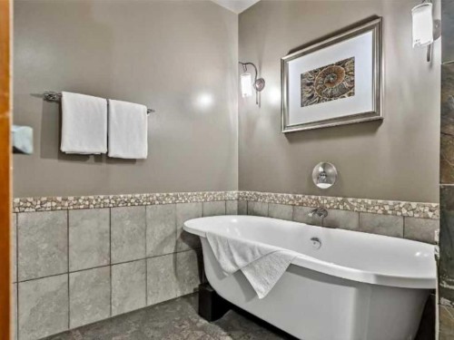 406-187 Kananaskis Way, Canmore, AB - Indoor Photo Showing Bathroom