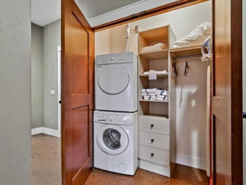 406-187 Kananaskis Way, Canmore, AB - Indoor Photo Showing Laundry Room