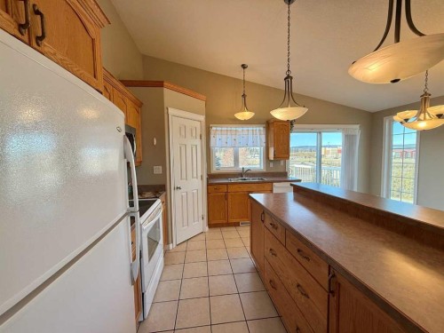 294 Tocher Avenue, Hinton, AB - Indoor Photo Showing Kitchen With Double Sink