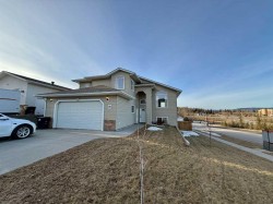 294 TOCHER Avenue  Hinton, AB T7V 1L2