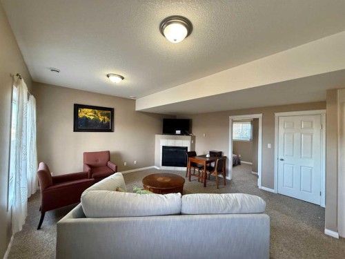 294 Tocher Avenue, Hinton, AB - Indoor Photo Showing Living Room
