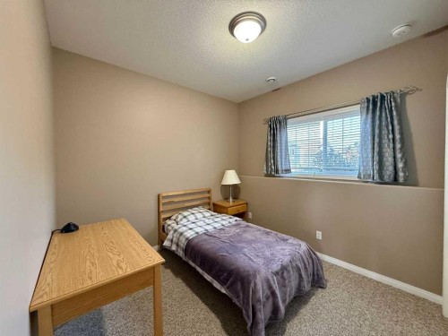 294 Tocher Avenue, Hinton, AB - Indoor Photo Showing Bedroom