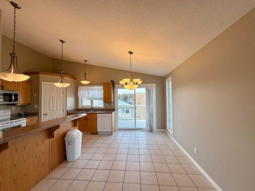 294 Tocher Avenue, Hinton, AB - Indoor Photo Showing Kitchen