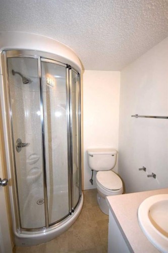 202-777 48 Street, Edson, AB - Indoor Photo Showing Bathroom
