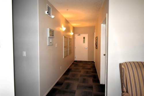 202-777 48 Street, Edson, AB - Indoor Photo Showing Other Room