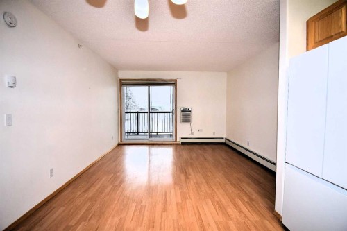 202-777 48 Street, Edson, AB - Indoor Photo Showing Other Room