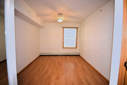 202-777 48 Street, Edson, AB - Indoor Photo Showing Other Room