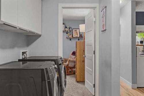 2-630 3Rd Street, Canmore, AB - Indoor Photo Showing Laundry Room