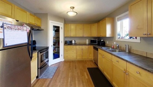#1-6615 5Th Avenue, Edson, AB - Indoor Photo Showing Kitchen With Double Sink