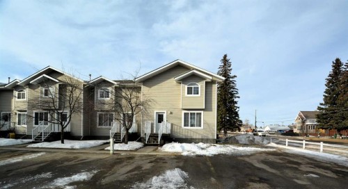 #1-6615 5Th Avenue, Edson, AB - Outdoor With Facade