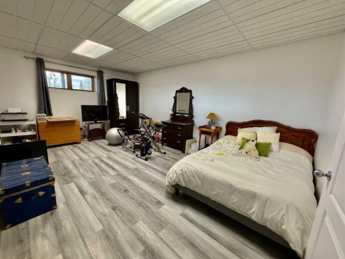 24403 East River Road, Hinton, AB - Indoor Photo Showing Bedroom