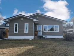 138 Sherwood Drive  Hinton, AB T7V 1P5