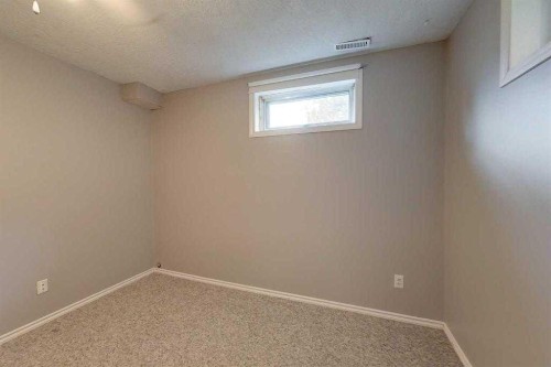 909 5 Avenue Se, Slave Lake, AB - Indoor Photo Showing Other Room