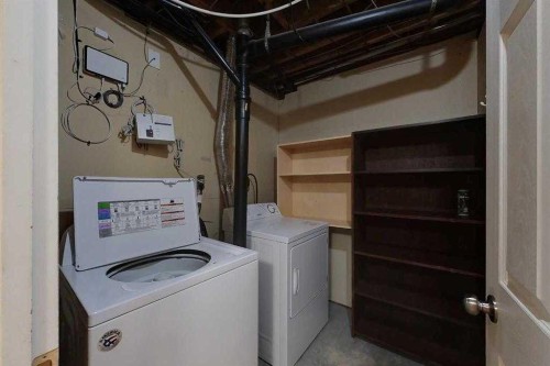 909 5 Avenue Se, Slave Lake, AB - Indoor Photo Showing Laundry Room