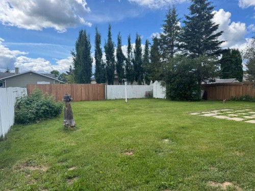 909 5 Avenue Se, Slave Lake, AB - Outdoor With Backyard