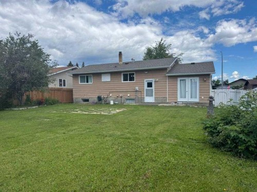 909 5 Avenue Se, Slave Lake, AB - Outdoor