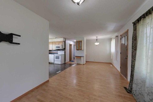 909 5 Avenue Se, Slave Lake, AB - Indoor Photo Showing Other Room