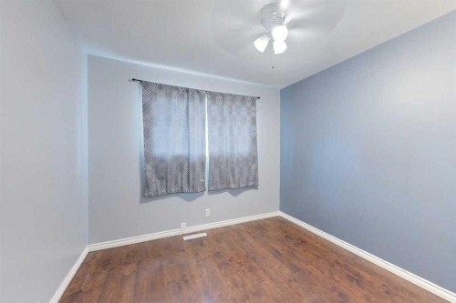 909 5 Avenue Se, Slave Lake, AB - Indoor Photo Showing Other Room