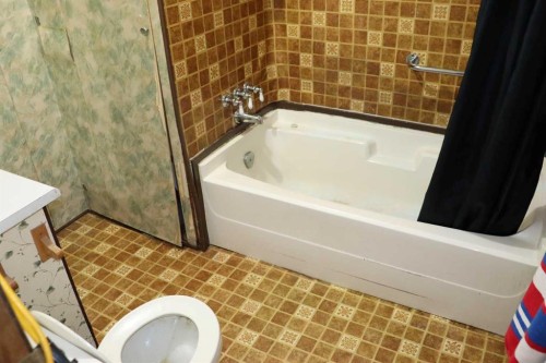 4938 49 Avenue, Robb, AB - Indoor Photo Showing Bathroom