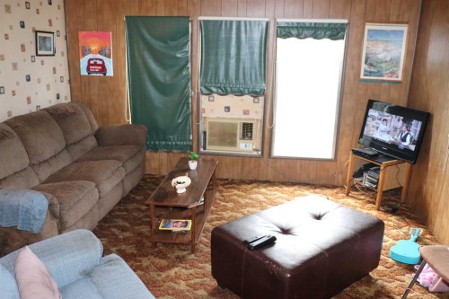 4938 49 Avenue, Robb, AB - Indoor Photo Showing Living Room