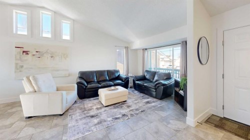 33 Park Circle, Whitecourt, AB - Indoor Photo Showing Living Room