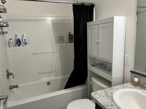 527 3 Avenue, Fox Creek, AB - Indoor Photo Showing Bathroom