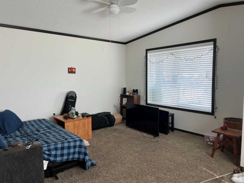 527 3 Avenue, Fox Creek, AB - Indoor Photo Showing Bedroom