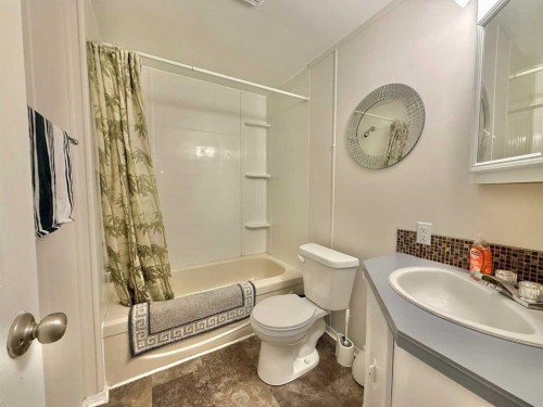 138 Nickerson Avenue, Hinton, AB - Indoor Photo Showing Bathroom