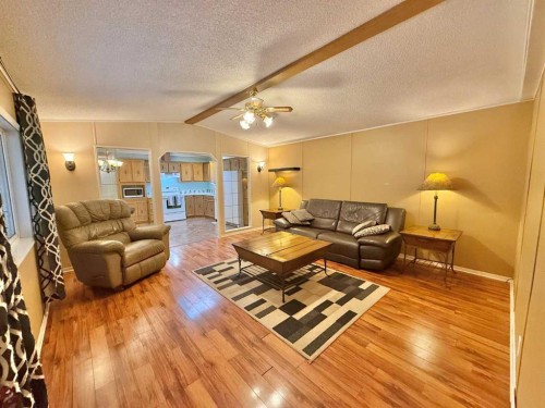 138 Nickerson Avenue, Hinton, AB - Indoor Photo Showing Living Room