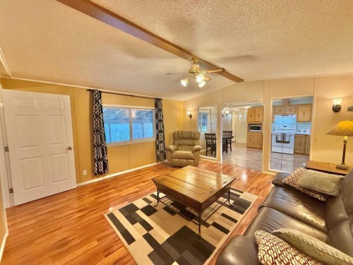 138 Nickerson Avenue, Hinton, AB - Indoor Photo Showing Living Room