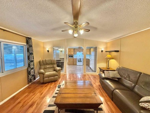 138 Nickerson Avenue, Hinton, AB - Indoor Photo Showing Living Room