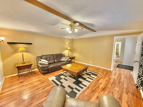 138 Nickerson Avenue, Hinton, AB - Indoor Photo Showing Living Room