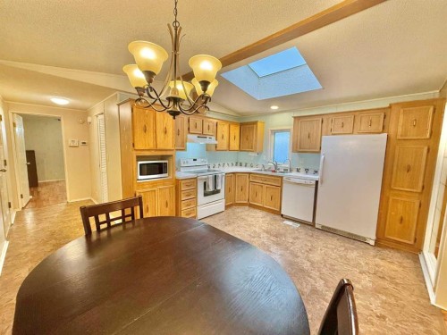138 Nickerson Avenue, Hinton, AB - Indoor Photo Showing Kitchen