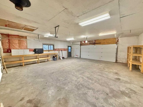 138 Nickerson Avenue, Hinton, AB - Indoor Photo Showing Garage
