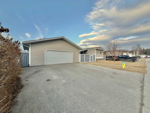 138 Nickerson Avenue, Hinton, AB - Outdoor